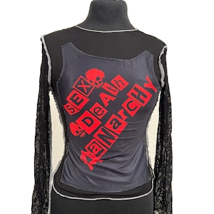 Halloween Gothic schwarzes Mesh Stretch Top mit Spinnweb Ärmel S