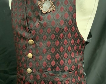 Gilet Gotico Steampunk In Broccato Rosso E Oro – Raven, Taglia 38/40 (M) Con Cravatta E Spilla