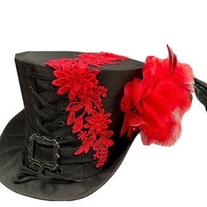 Hoge hoed Steampunk Gothic Victoriaans Zwart Rood Tafeta Hoge Hoed met rood gebloemd borduurwerk 60 cm