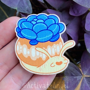 Succulent Snail Pin | Yellow & Blue