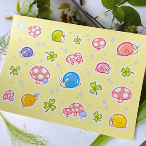 Feuille d'autocollants champignons escargots