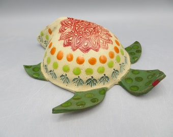Tortuga de cerámica hecha a mano: adorno de jardín de cerámica en relieve