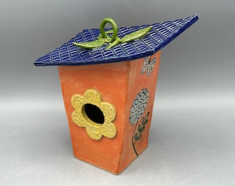 Casita para pájaros de cerámica repujada: decoración de jardín de cerámica naranja