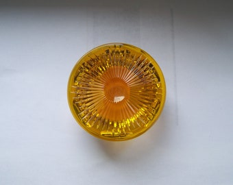 Paperweight with cameo of Queen Elizabeth 1st