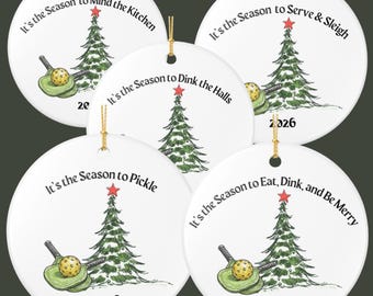 Pickleball-Weihnachtsbaumschmuck | Lustige Keramikdekoration „Es ist wieder soweit“ für die Feiertage 2026