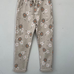 The Daisy Magic Pants. Beige