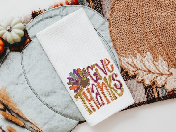 give thanks Thanksgiving kitchen towels for fall, cute turkey thankful hand towels for autumn, Friendsgiving gifts for girlfriends, colorful