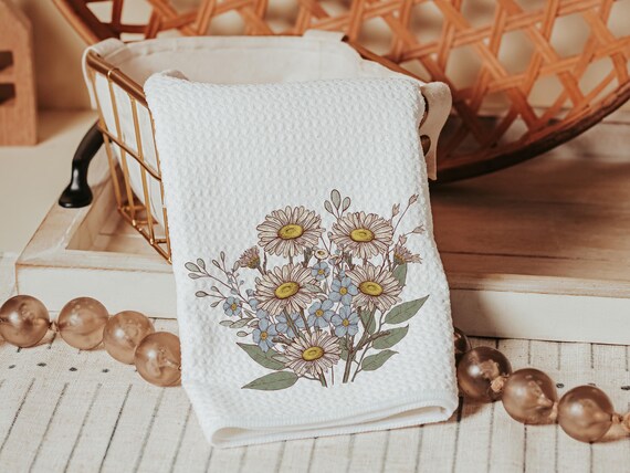 daisy kitchen towel for new home, April birth flower gifts for mom, sweet pea flower hand towels for guests, fall host gift, April birthday