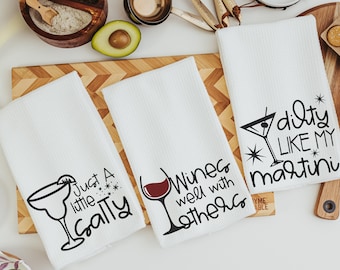 Toalla de cocina divertida con el lema "Vinos que se llevan bien con los demás" para regalo de despedida de soltera, regalos de martini, artículos para bar en casa del club de mamás margarita, juego de toallas para cócteles