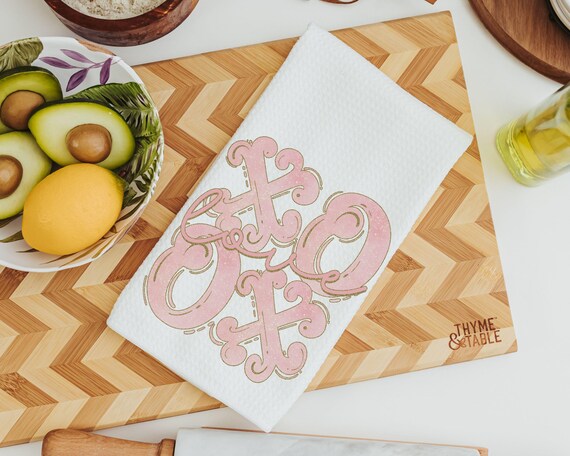 xo Valentines kitchen towels for Mom, blush pink coquette Valentines hand towels for bathroom, hugs and kisses Valentines gifts for couples