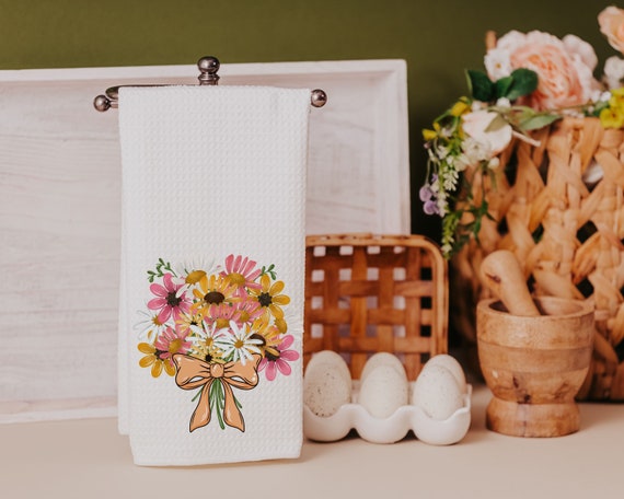 floral bouquet white daisy kitchen towels for Mom, yellow daisy kitchen decor, gardener gifts for women, pink daisy hand towels for bathroom
