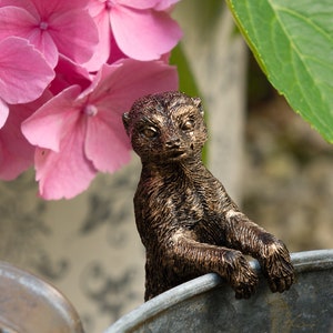 Charming Meerkat Pot Buddy Hanger | Whimsical Garden Decor