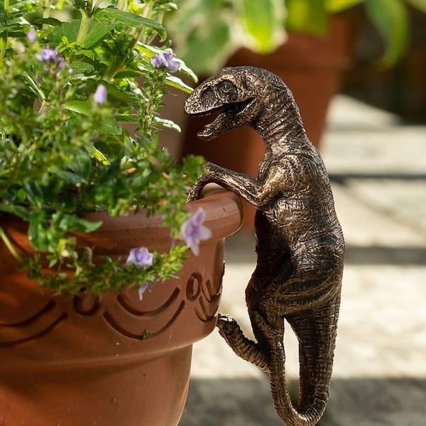 Giocoso Velociraptor Pot Buddy / Ornamento da giardino / Design britannico, Arredamento per la casa, Decorazione per vasi da piante, Regalo a forma di dinosauro