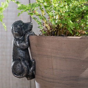 Bronze Labrador Pot Buddy Hanger | Charming Garden Decor