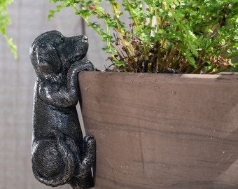 Bronze Labrador Pot Buddy Hanger | Charming Garden Decor