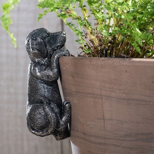 Bronze Labrador Pot Buddy Hanger | Cute Garden Accent