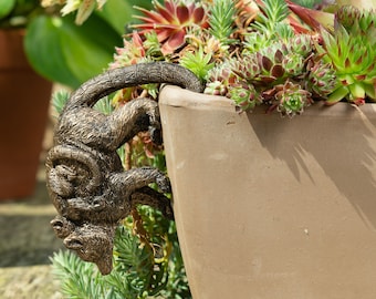 Bronze Ring-Tailed Lemur, Pot Buddy, Pot Hanger, Gift Boxed, Garden Gifts, Antique Decor, Plant Pot Decor, Pot Hanging, Yard Decor, Garden
