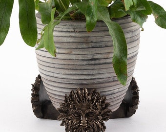 Antieke bronzen plantenpotpoten Green Man - set van 3 | Handgemaakt tuindecor