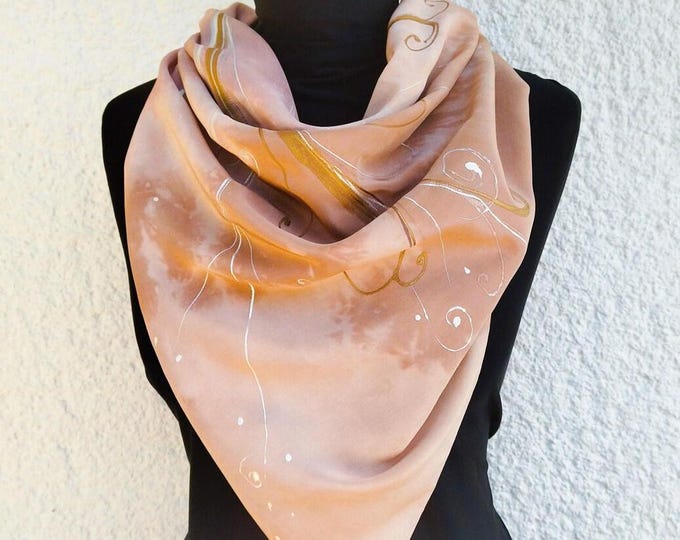 Chic Scarf for Mom or Wife - Perfect Anniversary Gift