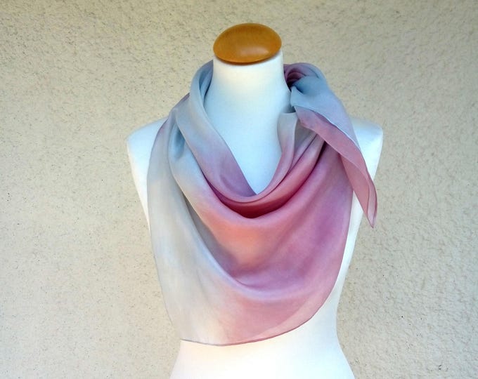 Chic Silk Scarf – Perfect Gift for Mom