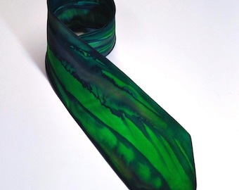 Stylish Green Silk Tie, Perfect Gift for Him
