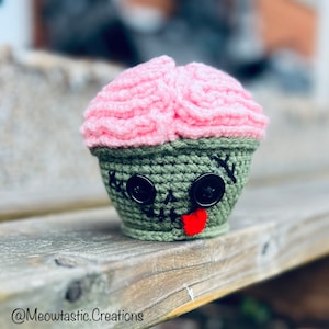 Brainy cupcake / zombie / plushie / amigurumi