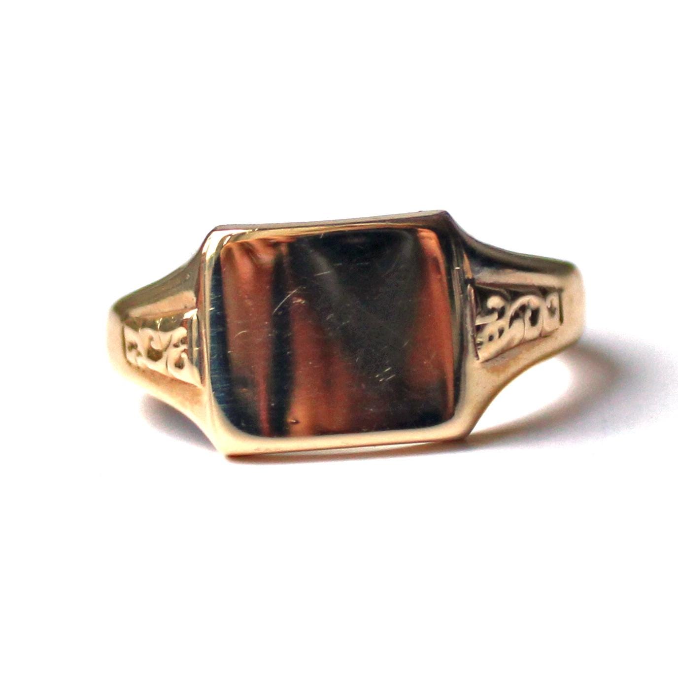 Chunky Vintage 9ct Gold Signet Ring (7.8grams) - Etsy Chunky Vintage 9ct Gold Signet Ring (7.8grams) - Etsy