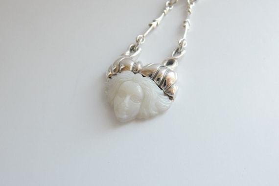 Art Nouveau Lady Pearl Necklace