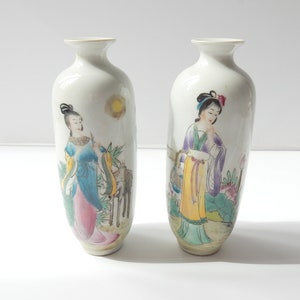 Pair Oriental Chinese Porcelain Vase Hand Painted