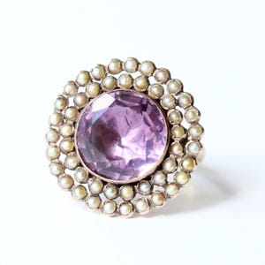 Anillo antiguo de oro de 9 quilates con halo de amatista y perla