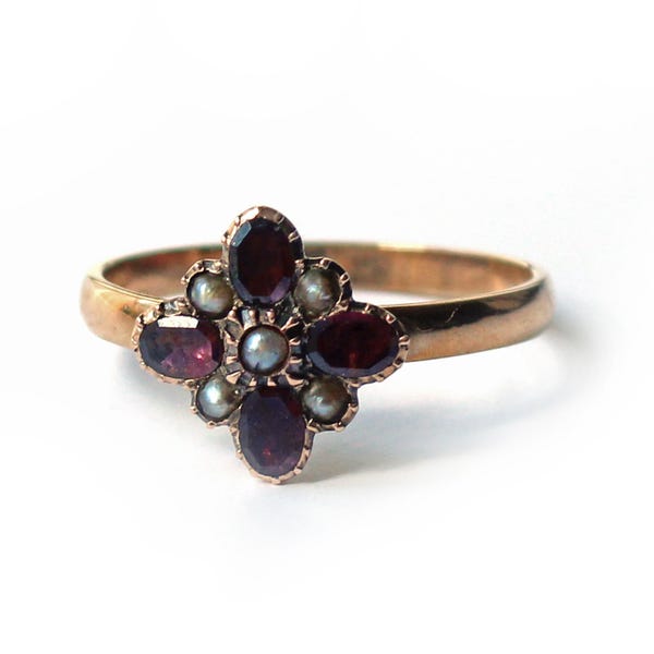 Anillo georgiano de granate almandino de 9 quilates y perla