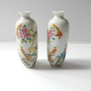 Pair Oriental Chinese Porcelain Vase Hand Painted