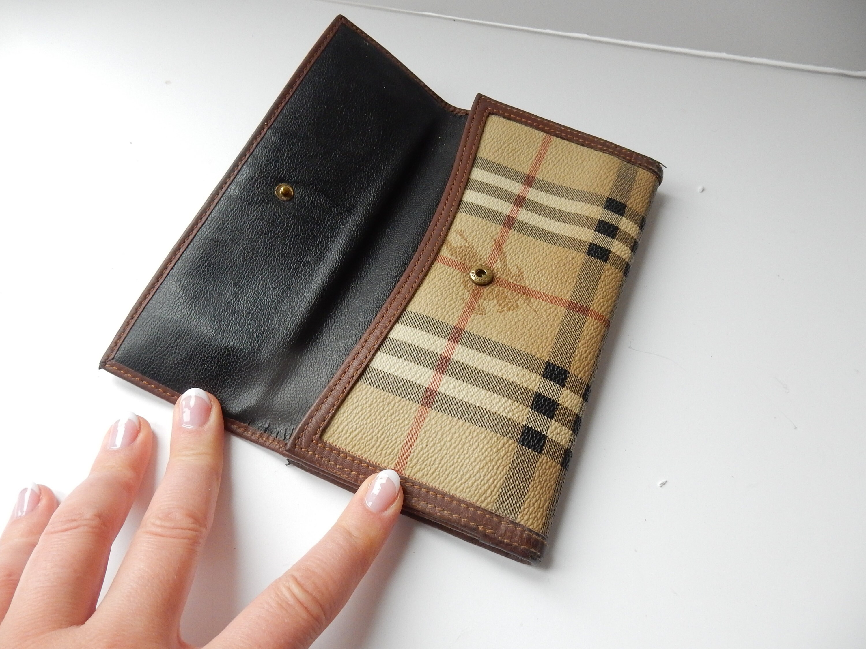 Genuine Vintage Leather Burberry Purse Wallet -  Israel