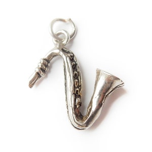 Amuleto de música para saxofone em prata esterlina vintage