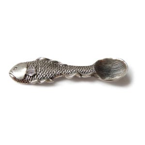 Vintage Solid Silver Fish Shaped Salt Spoon (5.2grams)