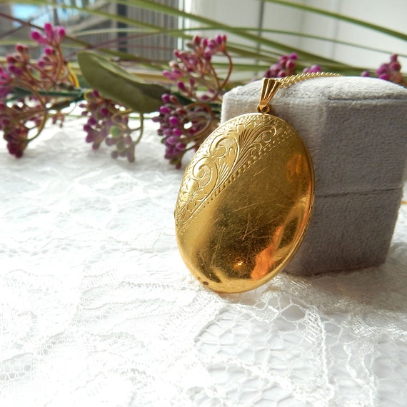 Large Vintage Rolled Gold Locket Keepsake Photo Lo