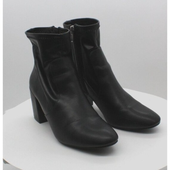 Itsie Stretch Ankle Bootiessize 6.5 