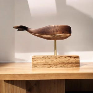 Escultura de ballena de madera: decoración minimalista hecha a mano