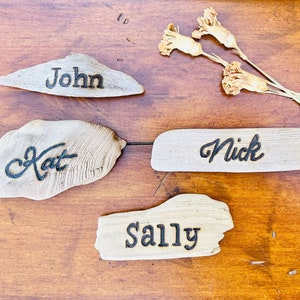 Personalized Driftwood Name Place Cards, Beach Wedding Name Settings, Coastal Name Placard, Custom Place Settings on Wood, Driftwood Wedding