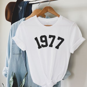 1977 Shirt, 1977 Birthday T-shirt For Women, College Style 1977 for Her, 1977 Year BDay Gift, Vintage Retro 1977 Tshirt, Born in 1977 Shirts