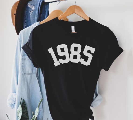 Born In April 1988 Retro T-Shirt 31st Birthday Him Her Born In April 1988 Retro T-Shirt 31st Birthday Him Her