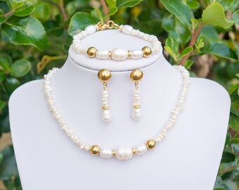 Pearl necklace bracelet and earrings, Bridal statement jewelry set , Elegant freshwater and baroque pearl  jewelry set for Bride