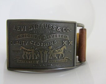 levis buckle