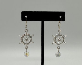 Pendientes con brújula náutica y detalles de cristal