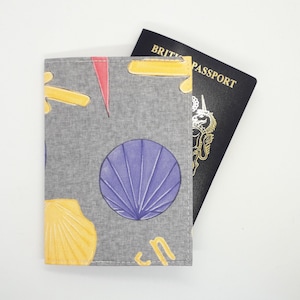 Camino Symbols Passport Cover - Pilgrim Gift - Pass Holder - Way of St. James - Travel Accessories - Camino de Santiago de Compostela