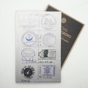 Grijze postzegels omslag - Camino de Santiago - pelgrimspaspoorthouder - St. James bedevaart - Compostela Sellos - Origineel kunstwerk