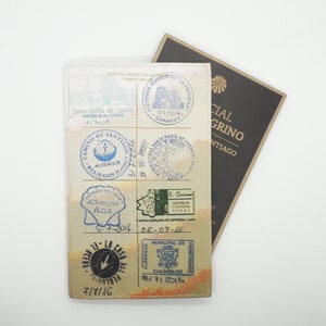 Lettre d'identité avec cachets dorés - Porte-passeport de pèlerin - Camino Sellos - Pèlerinage de Saint-Jacques-de-Compostelle - Oeuvre d'art originale