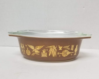 Pyrex Early American 043 Oval Casserole Dish with Clear Lid 943C-4 Vintage Brown with Gold Eagle Pattern