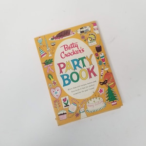 Betty Crocker&#39;s Party Book Cookbook Vintage Small Illustrated Birthday Holiday Wedding Shower Recipes and Menus 1960 Betty Crocker