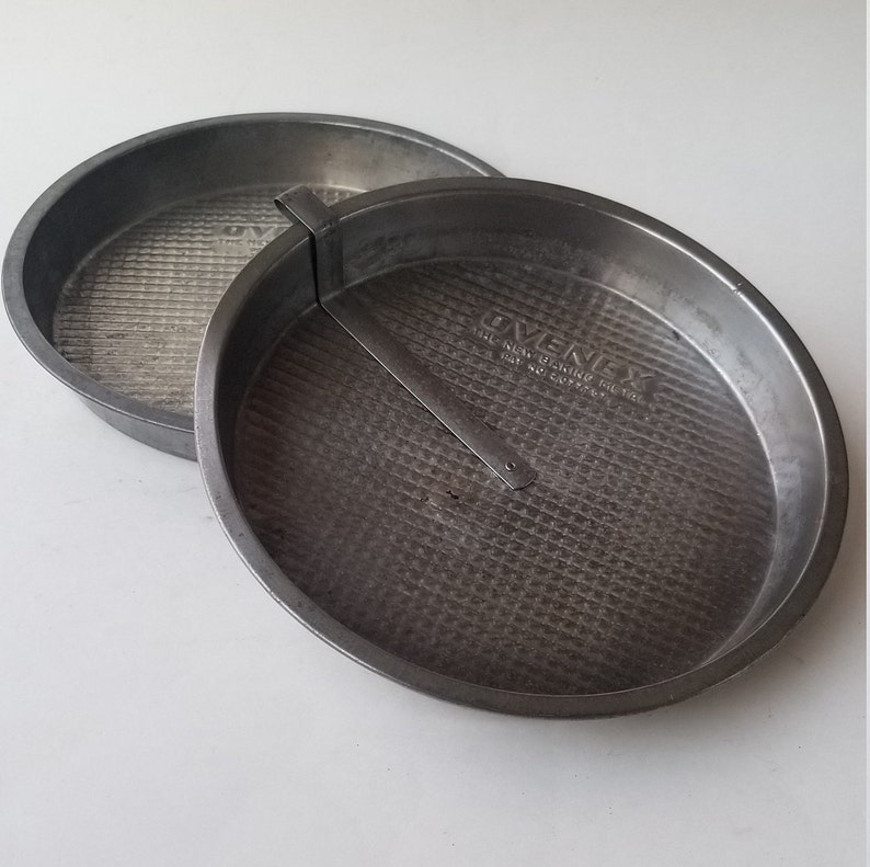 Set Of 2 Ovenex Round Cake Pan Waffle 9 Vintage Kitchen Quick Release Slider Pans Home Living Lifepharmafze Com Set Of 2 Ovenex Round Cake Pan Waffle 9, Round Cake Pans With Slider